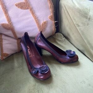 Hispanitas genuine chocolate brown buttery leather heels